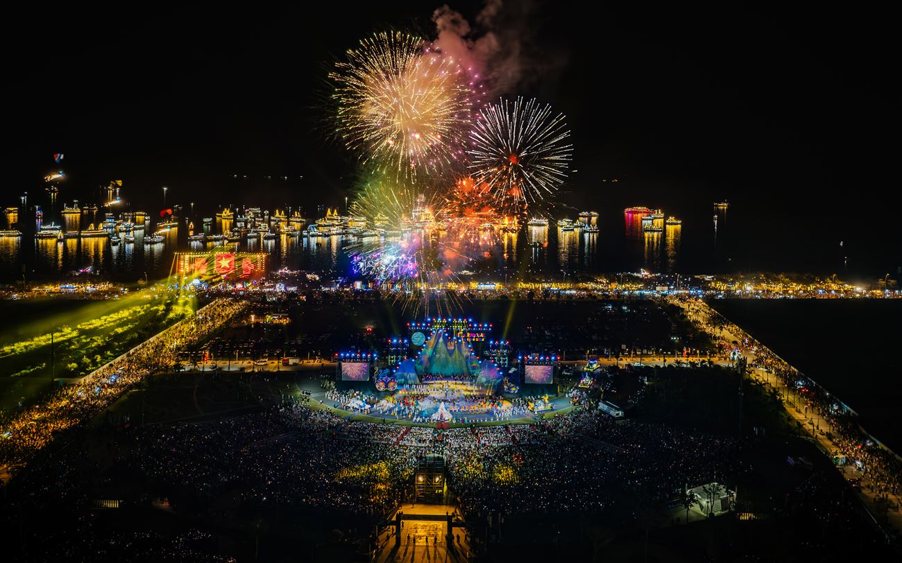 LỄ KHAI MẠC CARNAVAL HẠ LONG 2025: MANG ĐẬM DẤU ẤN NGHỆ THUẬT